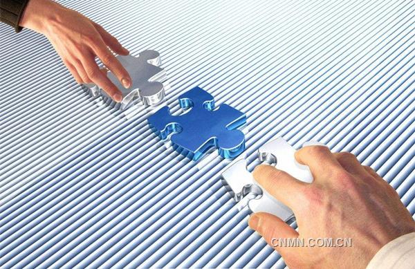 未來中國銅需求仍將在合理區(qū)間繼續(xù)保持一定速度的增長。新城鎮(zhèn)化建設(shè)、電網(wǎng)投資、新能源發(fā)電、新能源汽車等因素將在建筑、電力、交通等傳統(tǒng)領(lǐng)域拉動(dòng)新一輪銅需求增長。此外，“中國制造2025”“國家大氣污染防治任務(wù)”等國家政策也利好用銅，而“銅網(wǎng)箱海水養(yǎng)殖”“空氣源熱泵”等新應(yīng)用領(lǐng)域則將為銅開辟新的市場和機(jī)遇。